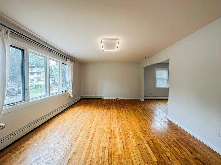 217 Rockland Ave — Photo 8