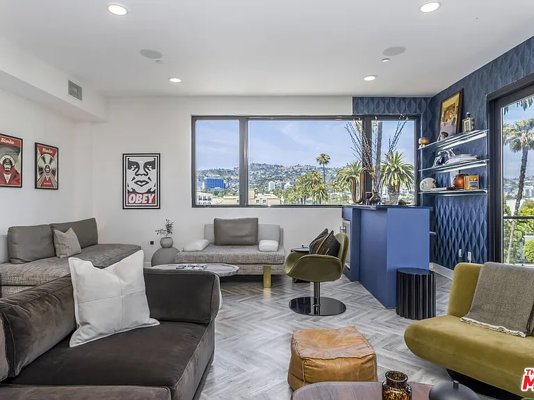 137 N Doheny Dr #4 — Photo 5