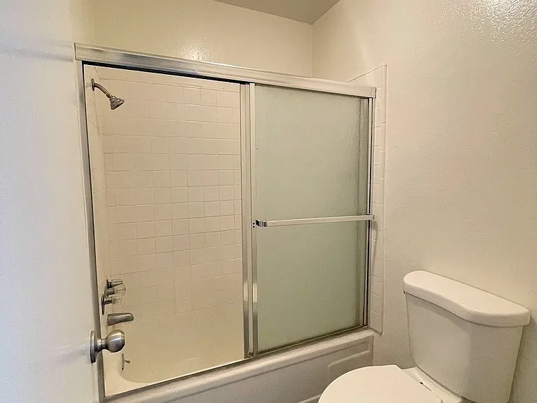 9075 Cedros Ave — Photo 8