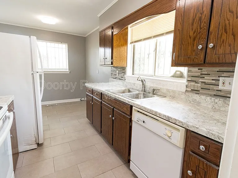3810 Nandena Dr — Photo 4