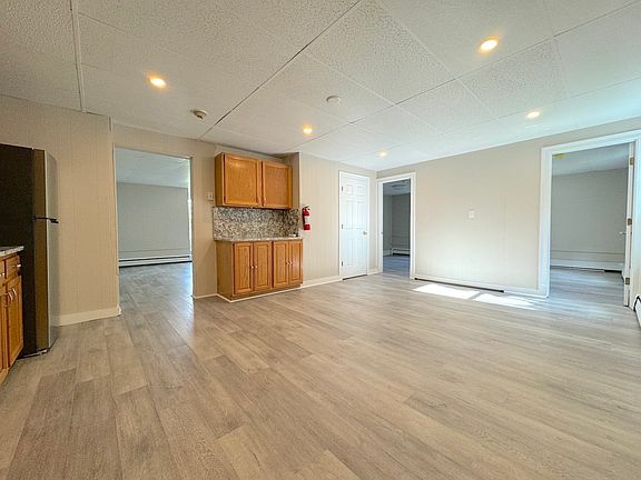 3rd image of 332 Kimball St Floor 1