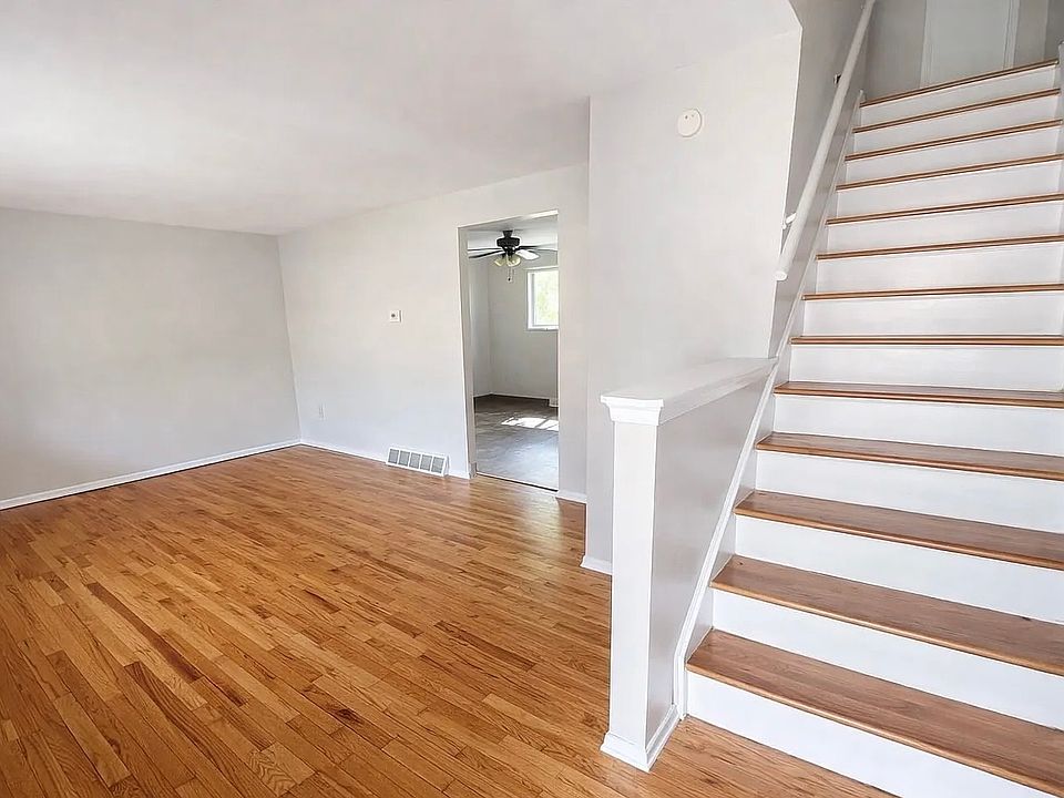Living Room 2/3BR