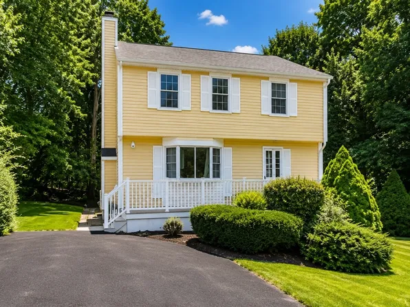 2 Mayflower Cir, Shrewsbury, MA 01545