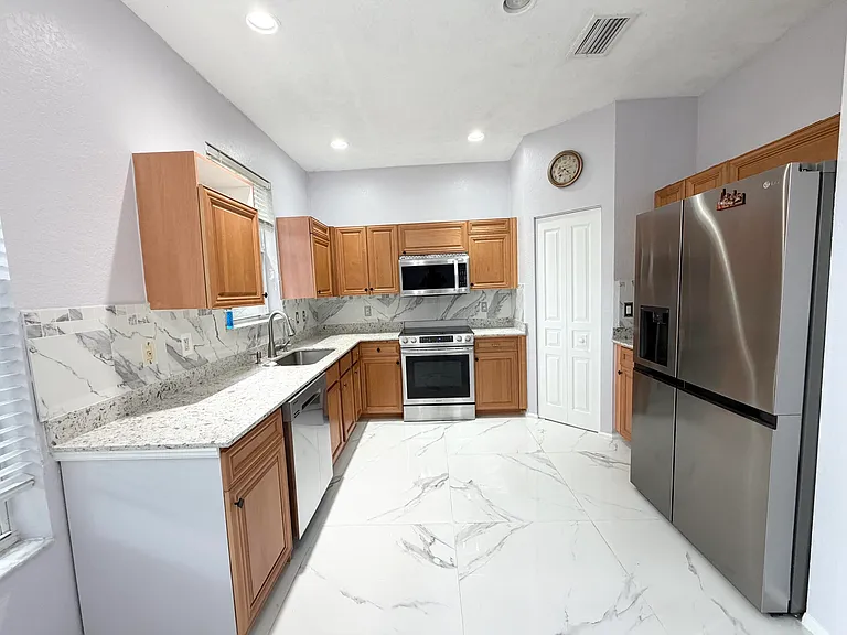 5487 Queenship Ct — Photo 7