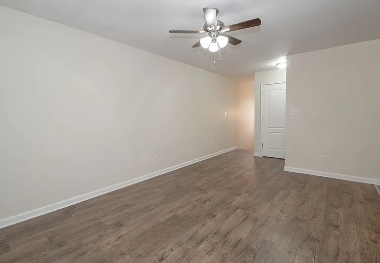 505 E Havendale Ct — Photo 4