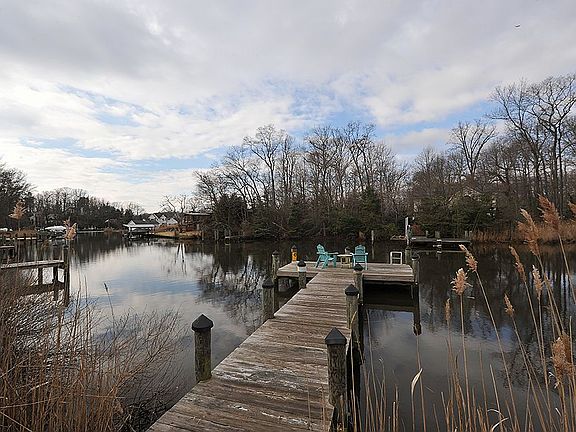 5th image of 715 Great Heron Dr