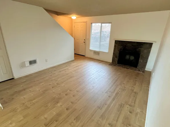 461-487 W Gloucester St, Gladstone, OR 97027