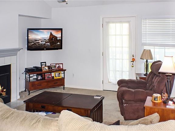 4th image of 14726 Lenox Dr #126