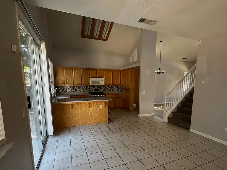 1412 Blush St — Photo 5