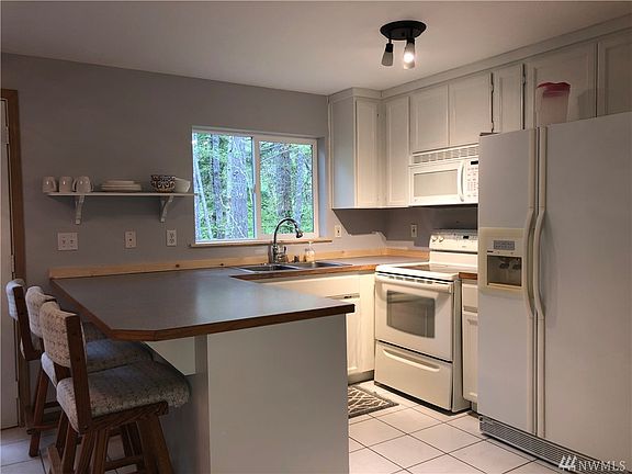 5th image of 151 N Kokanee Cove Way