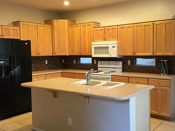 Modern large kitchen, plenty of storage and walk-in pantry