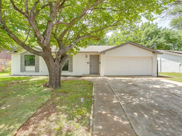 113 Quail Creek Dr, Crowley, TX 76036