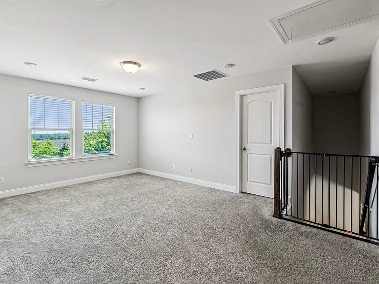 5533 Mulligan Ct — Photo 10