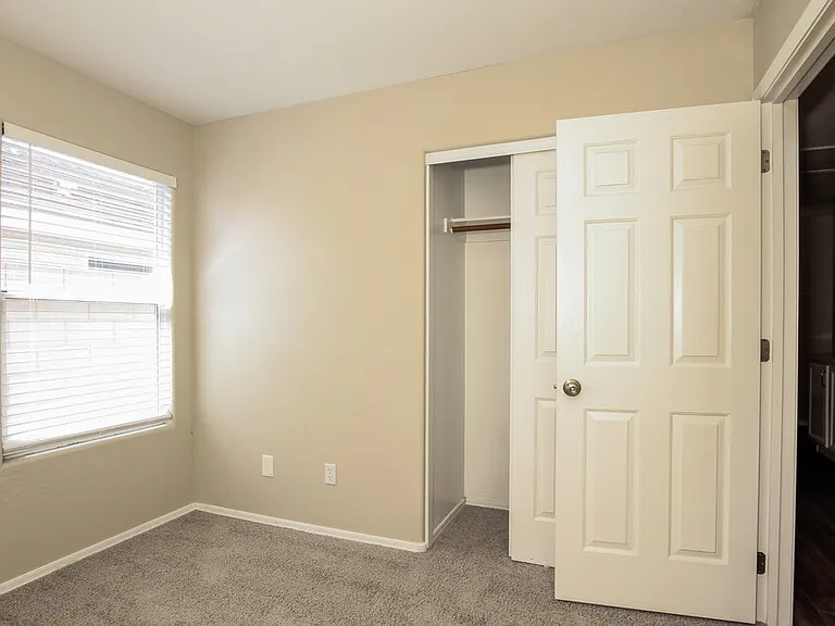 1652 N Serina — Photo 12