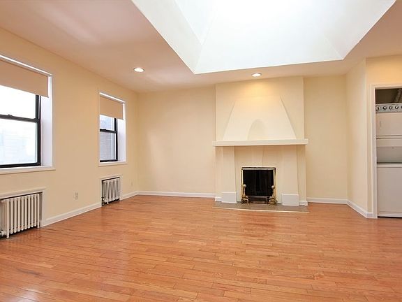 4th image of 28 W 47th St Unit 5A