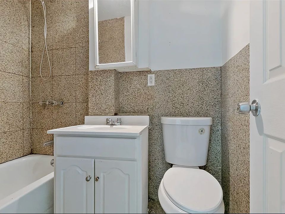 2nd image of 459 Keap St APT 1