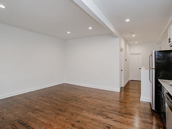 3rd image of 2102 N Damen Ave APT 1F