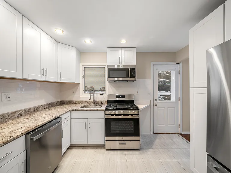 44 Knickerbocker Rd — Photo 7