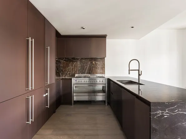 429 Kent Avenue D725 image 3 of 12