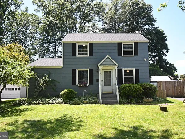 385 Magnolia Dr, Morrisville, PA 19067