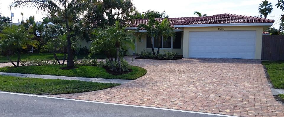 1st image of 1007 SE 12th Ave