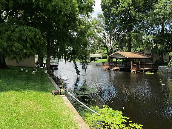 4th image of 1624 Canal Ct