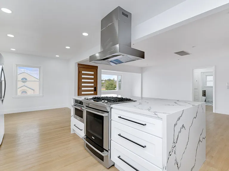 351 Eucalyptus Ave — Photo 9