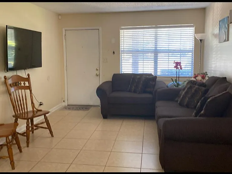 1205 Pinnacle Cir #B — Photo 2