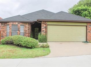 78 Legend Rd, Benbrook, TX 76132
