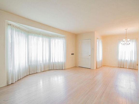 4th image of 1389 W 16th St