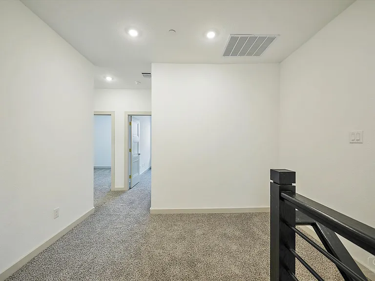 543 Eiseley Dr — Photo 12
