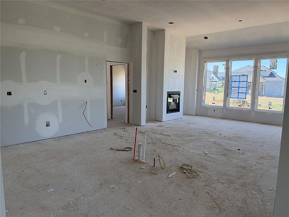 5th image of 18600 Mohawk Ln