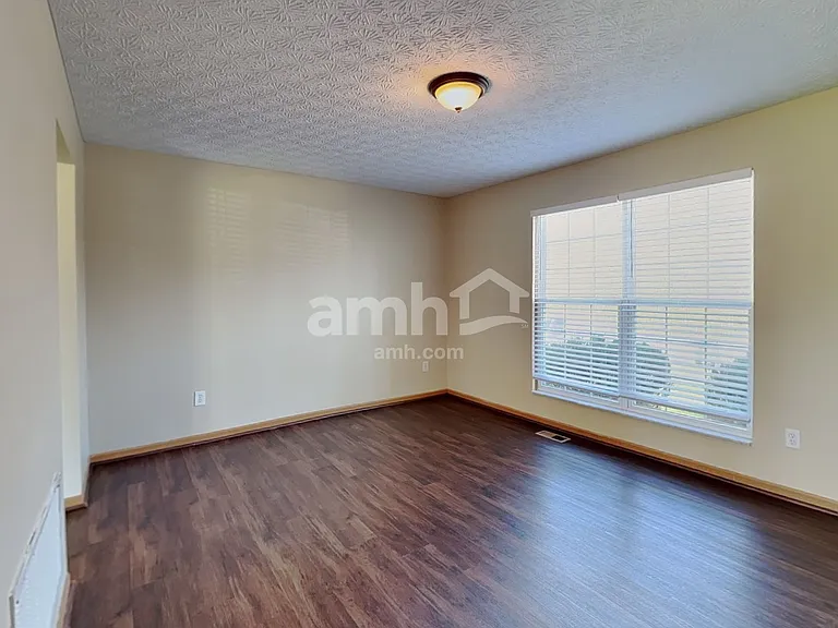 8245 Crete Ln — Photo 5