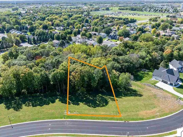 27 S Pointe Ct, North Mankato, MN 56003