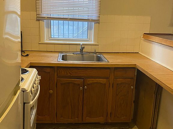 5th image of 258 S 10th St APT 1