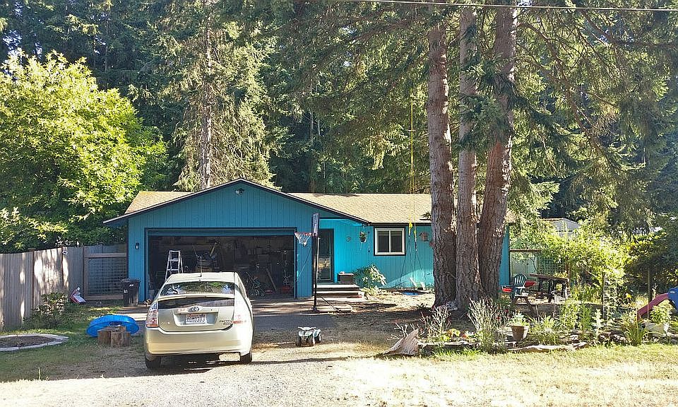 1st image of 1974 Beachwood Dr