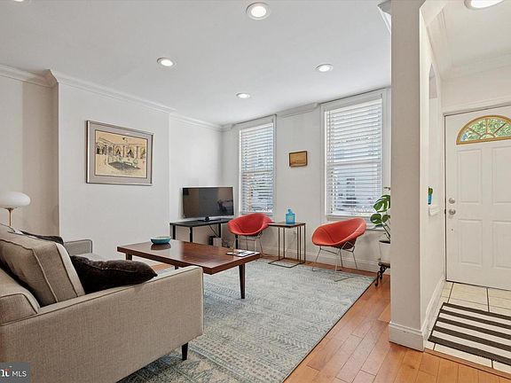 4th image of 1635 Catharine St