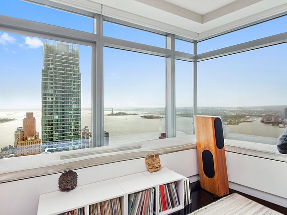 4th image of 123 Washington St Penthouse 55A