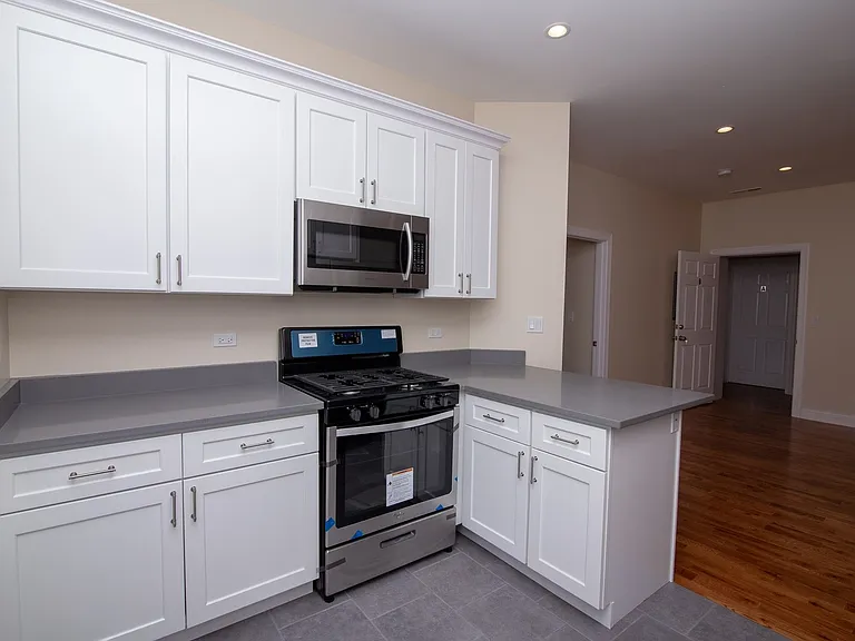 4001 W Armitage Ave #B — Photo 4