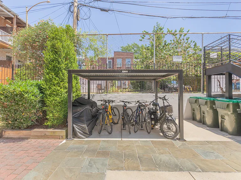 901 D St NE #1 — Photo 49