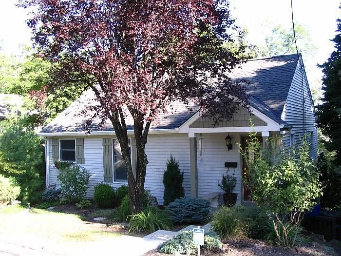 146 Ridgeway Ave photo 1