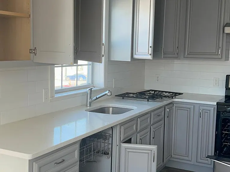 586 Roosevelt Ave #2C — Photo 9
