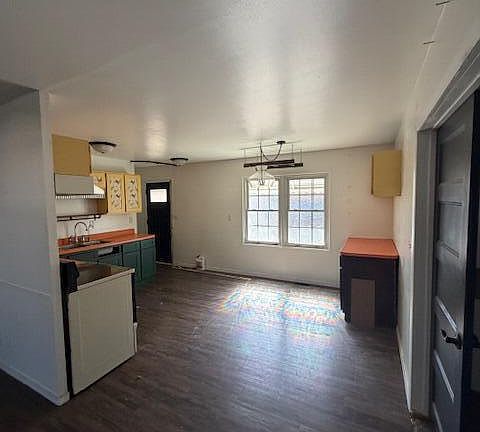 4th image of 1102 Willow St