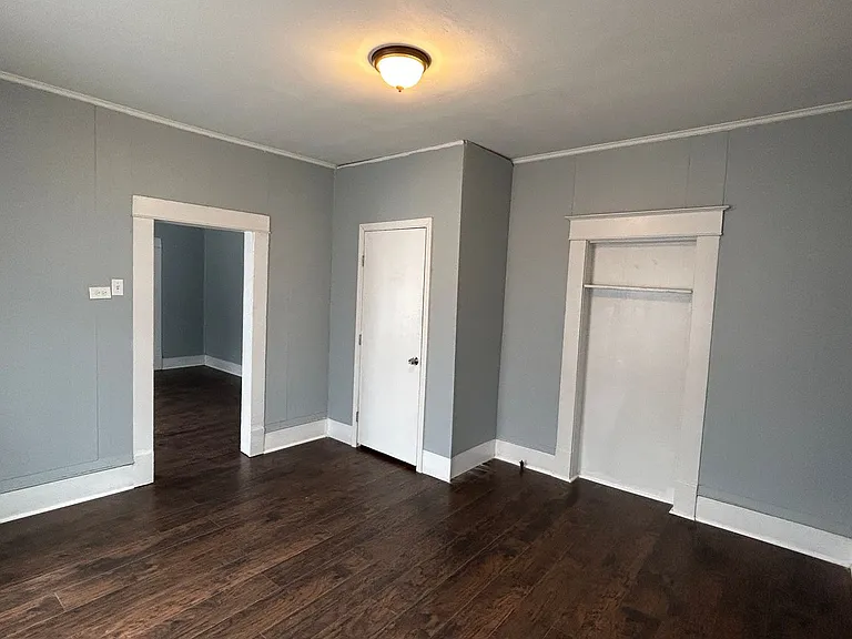 2042 Laurel St — Photo 4