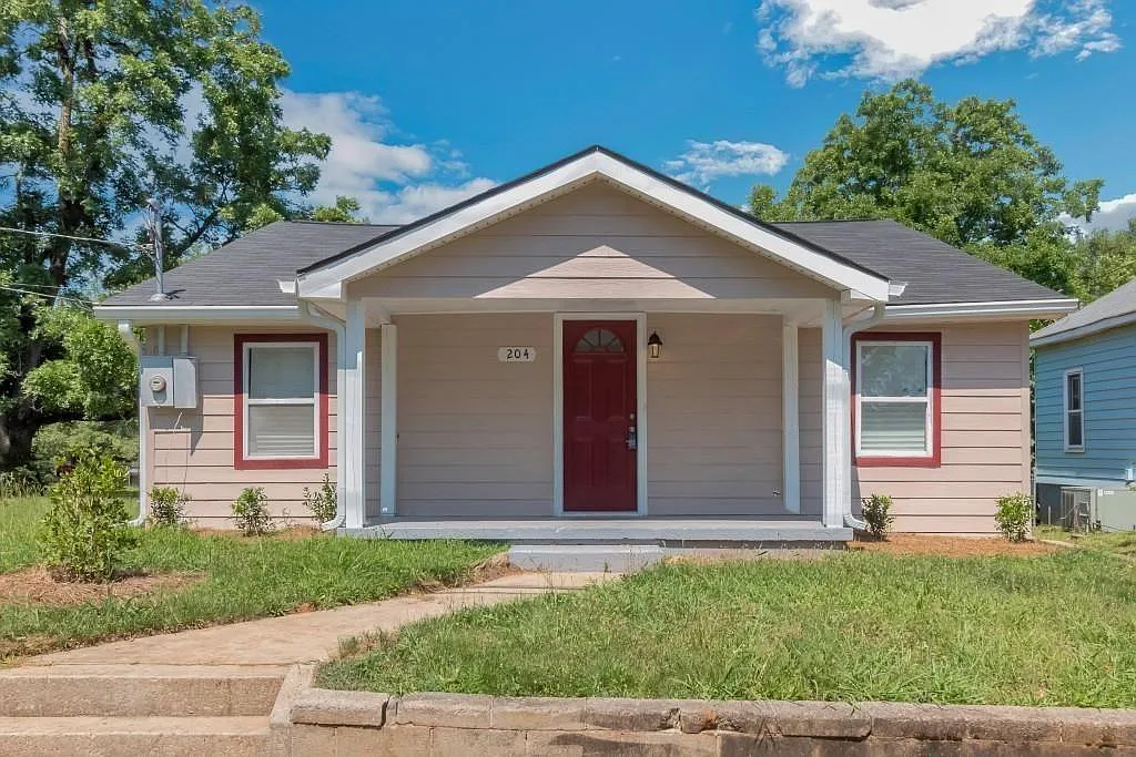 3 bed, 2.0 bath, 1694 sqft, $1,550 — Photo 1