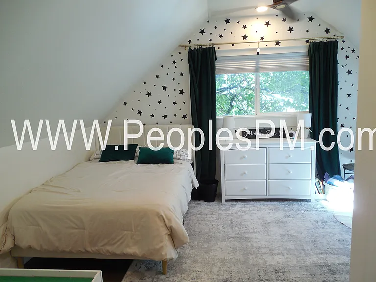 1110 5th St NE — Photo 7