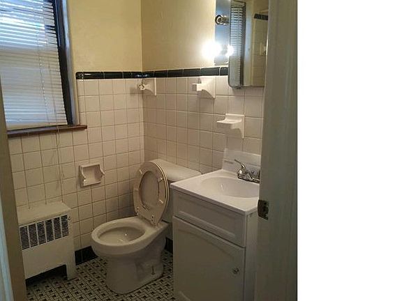 3rd image of 2415 Benderwirt Ave APT 1