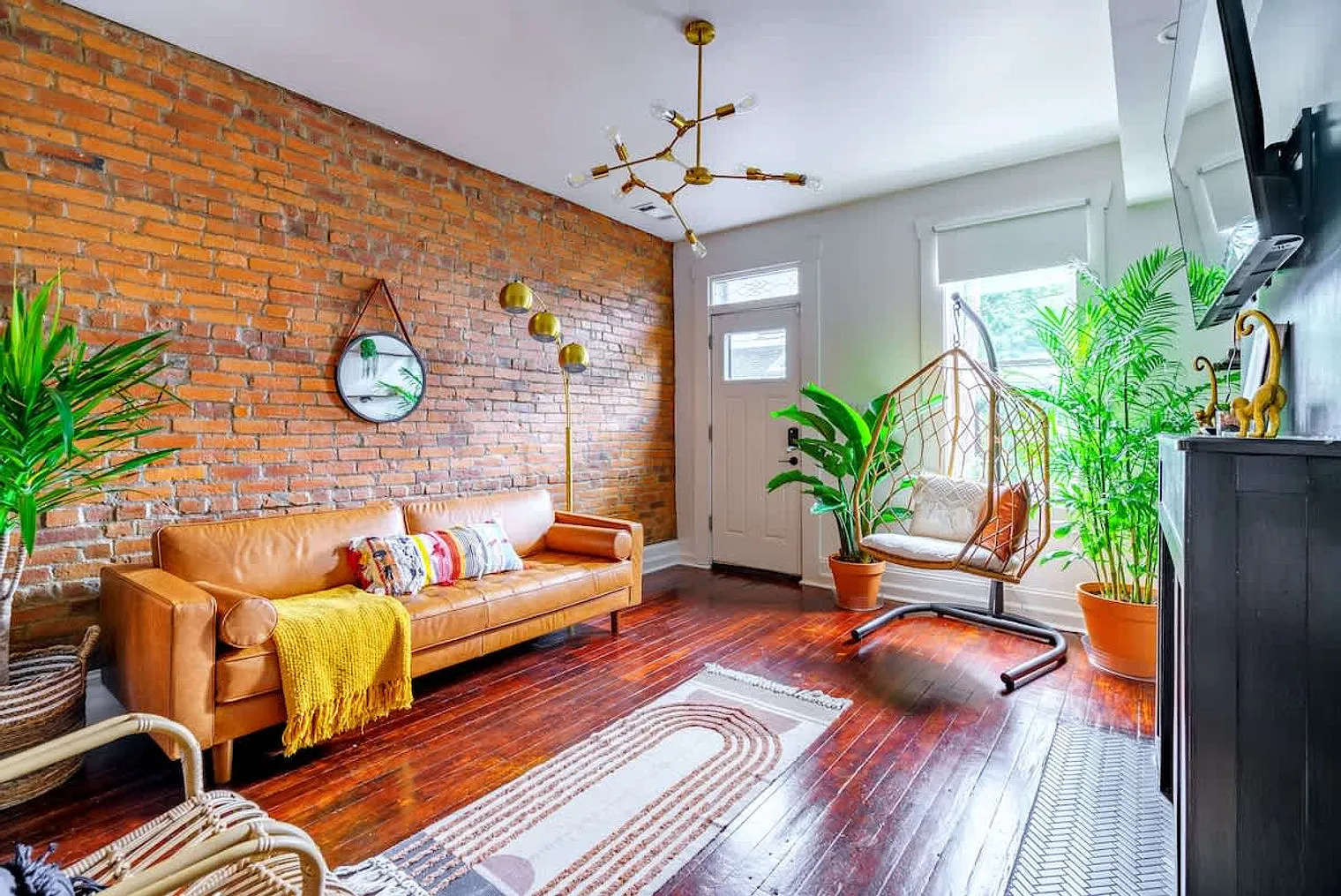 2 bed, 1.0 bath, 1496 sqft, $4,097 — Photo 3