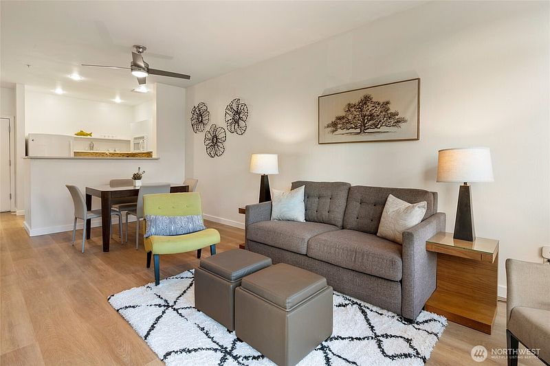 5th image of 2415 2nd Avenue #432