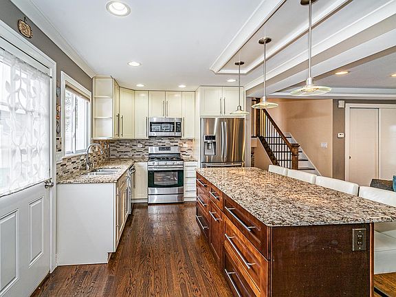 4th image of 615 Devonshire Dr